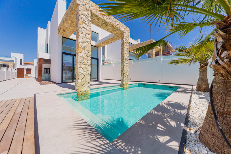 Villa à vendre dans Torrevieja, Alicante