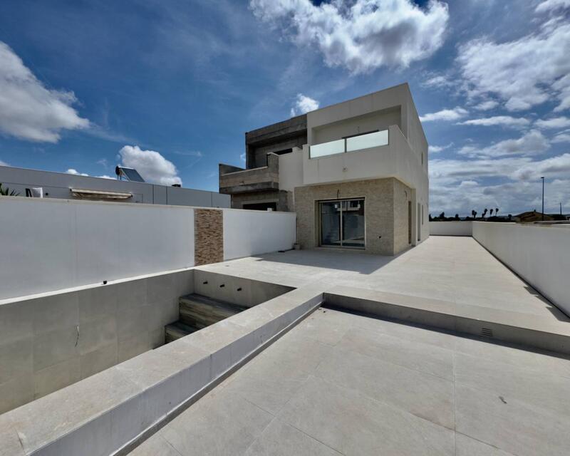 Villa til salgs i Daya Nueva, Alicante