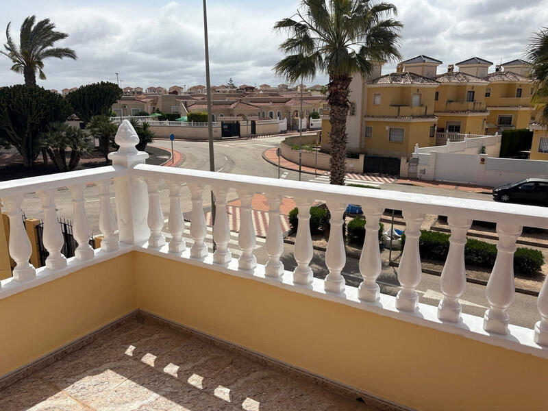3 bedroom Townhouse for sale