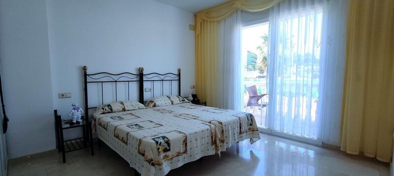 9 Cuarto Villa en venta