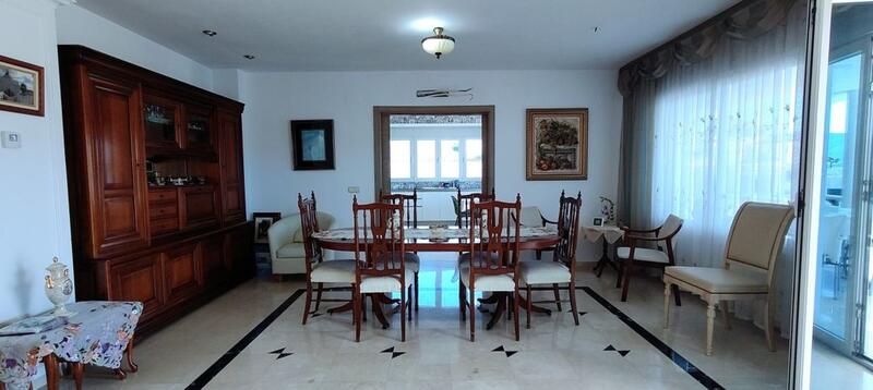 9 Cuarto Villa en venta