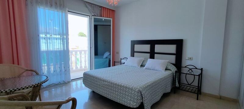 9 Cuarto Villa en venta