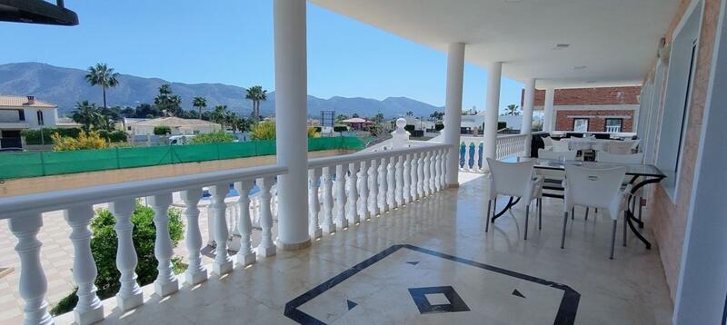 9 Cuarto Villa en venta