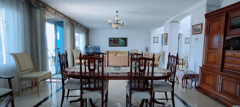 9 Cuarto Villa en venta