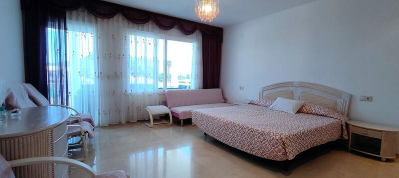 9 Cuarto Villa en venta