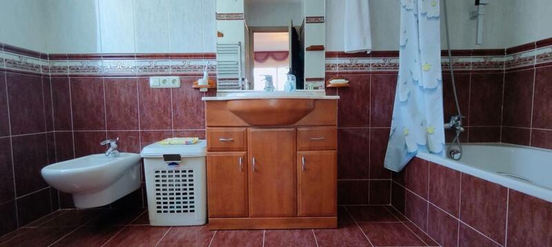 9 Cuarto Villa en venta