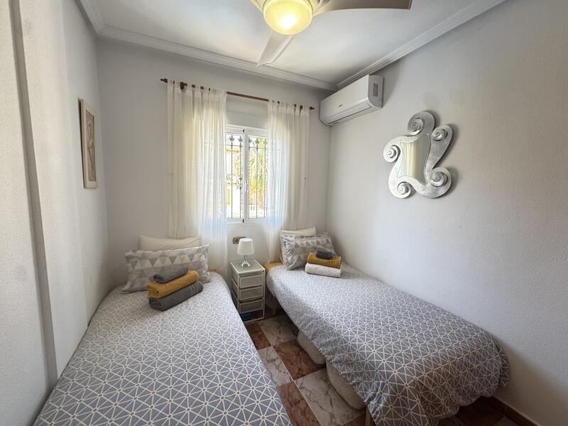 3 slaapkamer Gezinswoning Te koop