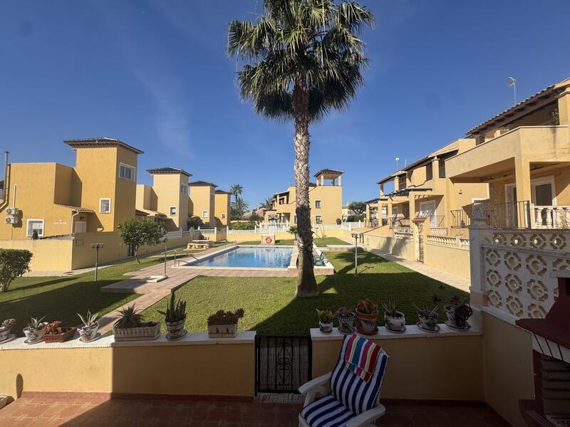 Villa til salg i Villamartin, Alicante