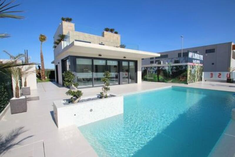 Villa for sale in Campoamor, Alicante