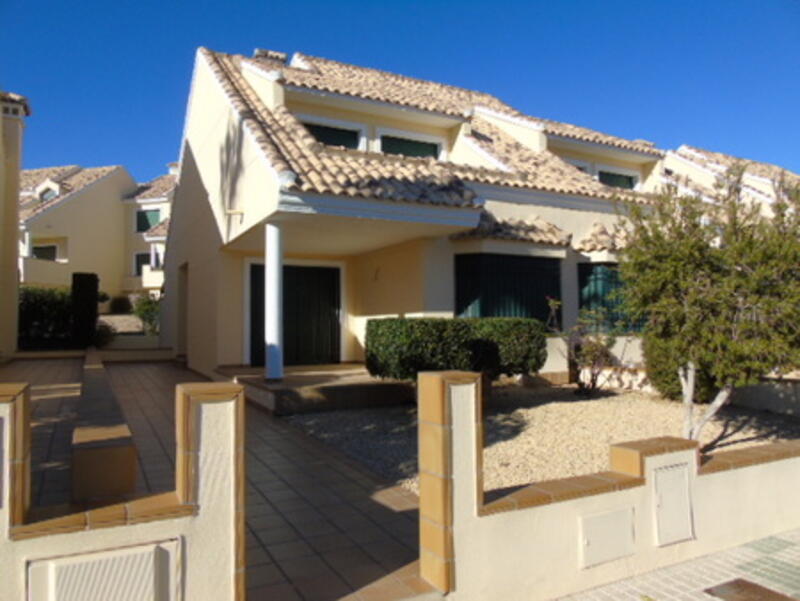 Gezinswoning Te koop in Campoamor, Alicante