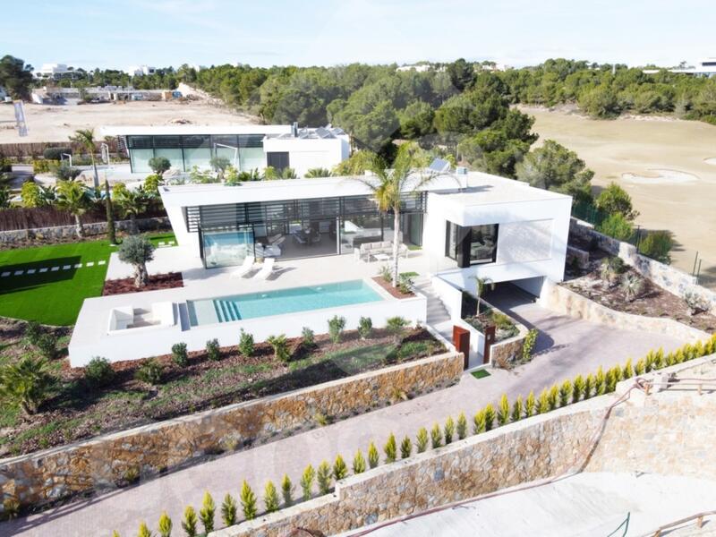 Villa en venta en Villamartin, Alicante