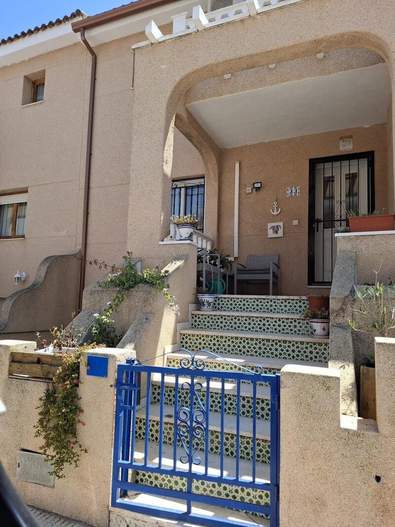 Rekkehus til salgs i Algorfa, Alicante
