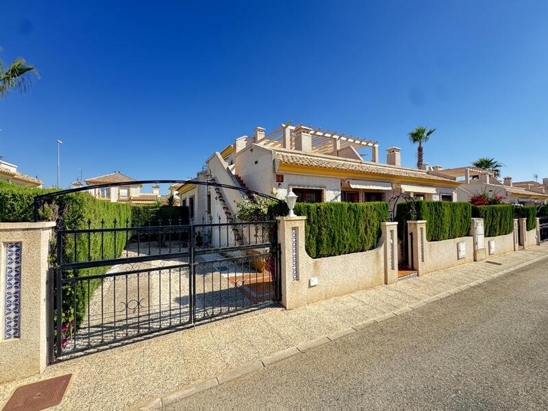 Villa for sale in Villamartin, Alicante