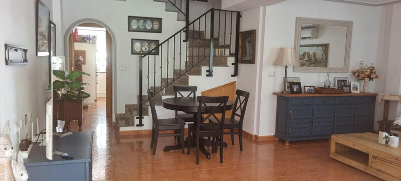 3 slaapkamer Gezinswoning Te koop