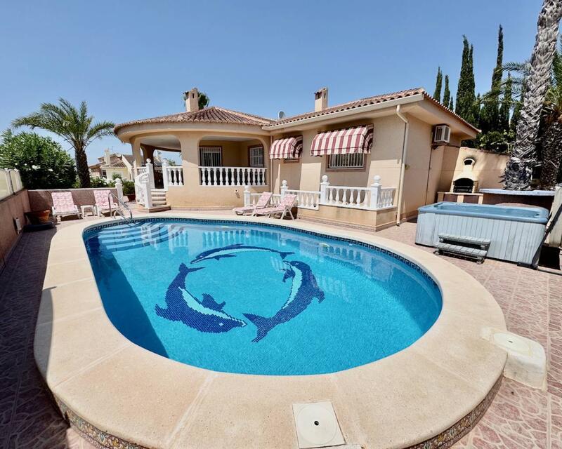 Villa til salgs i Benijófar, Alicante