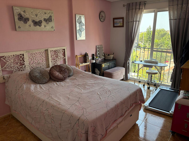 2 bedroom Townhouse for sale