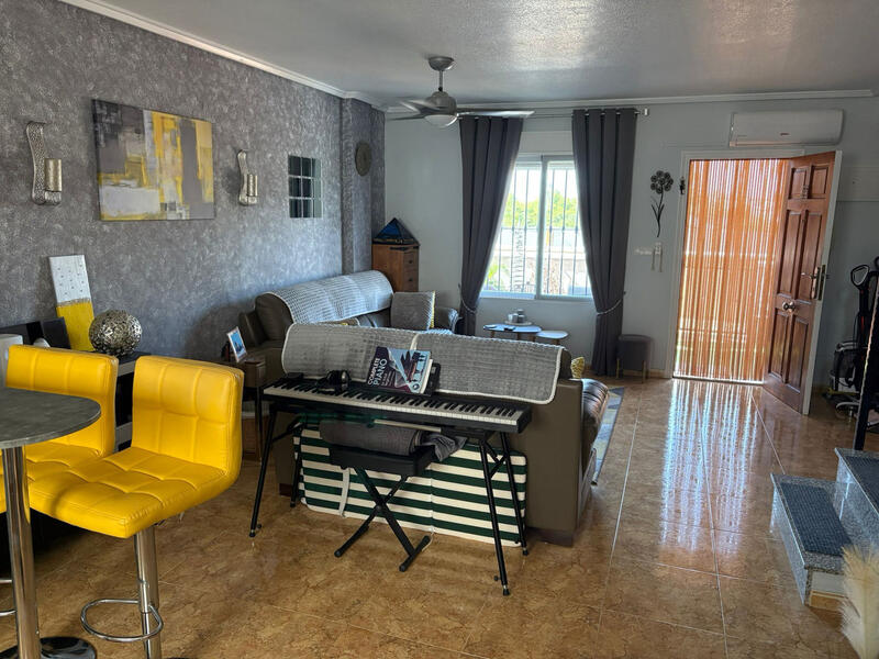 2 bedroom Townhouse for sale