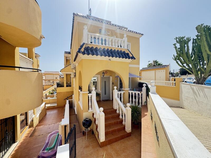 Villa en venta en Villamartin, Alicante