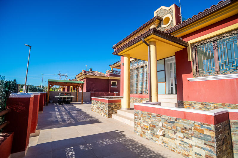 6 bedroom Villa for sale