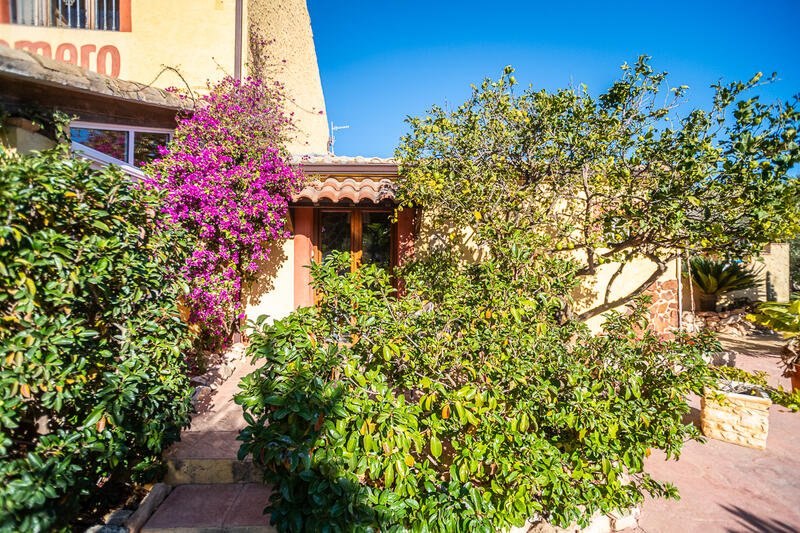 6 bedroom Commercial Property for sale