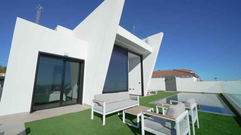 Villa en venta en El Eden, Alicante