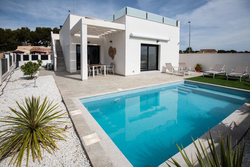 Villa en venta en Pinar de Campoverde, Alicante