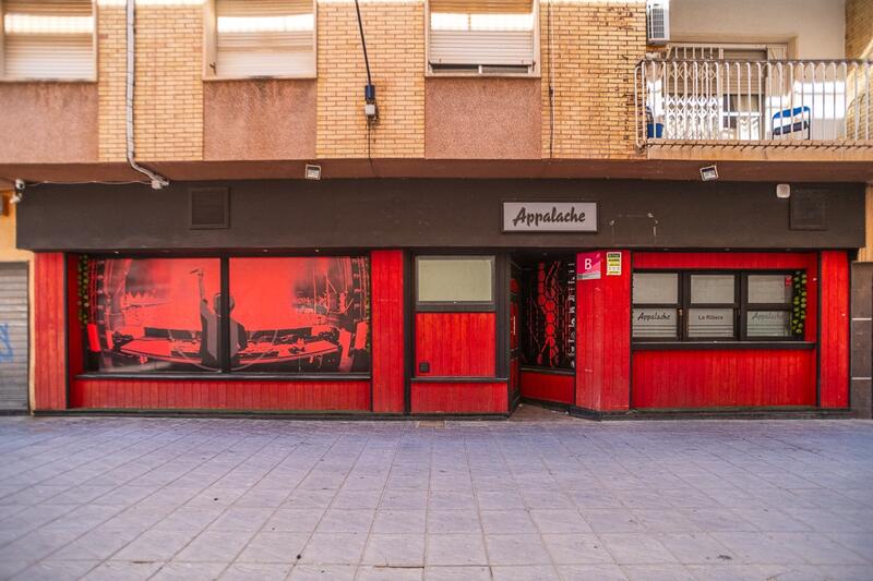 Handelsimmobilie zu verkaufen in Barrio de San Javier, Málaga Handelsimmobilie zu verkaufen in Barrio de San Javier, Málaga