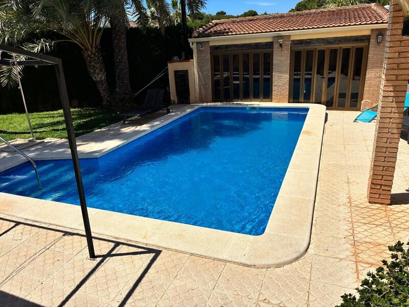 4 slaapkamer Villa Te koop 4 slaapkamer Villa Te koop