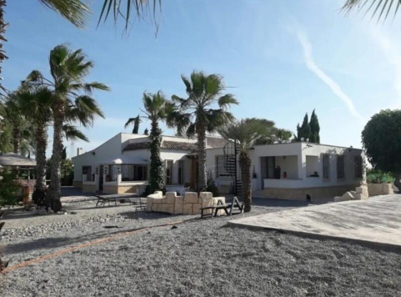 Villa en venta en La Matanza, Alicante