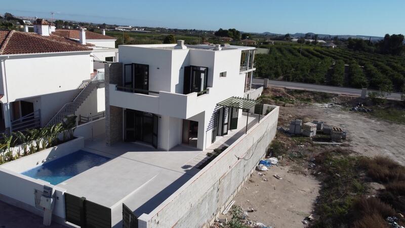 3 спальная комната вилла продается