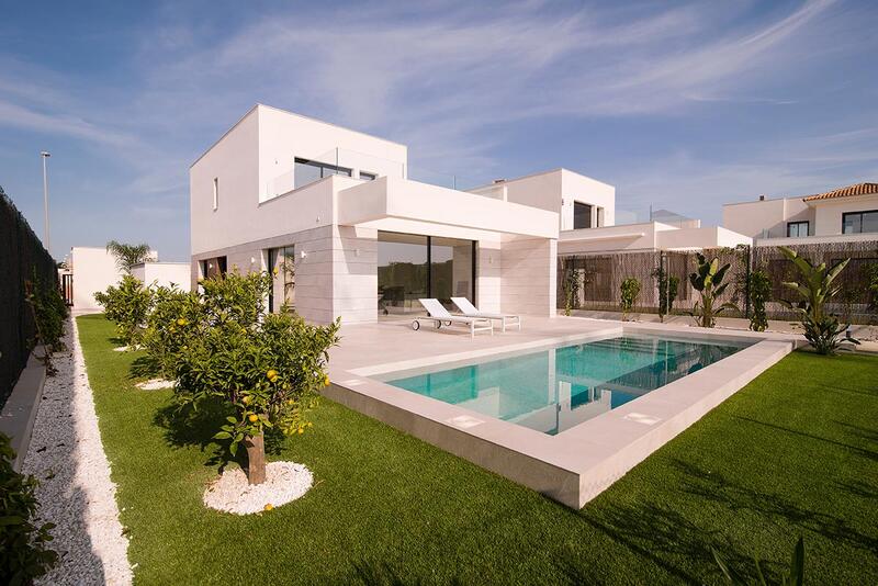 Villa til salg i Los Montesinos, Alicante