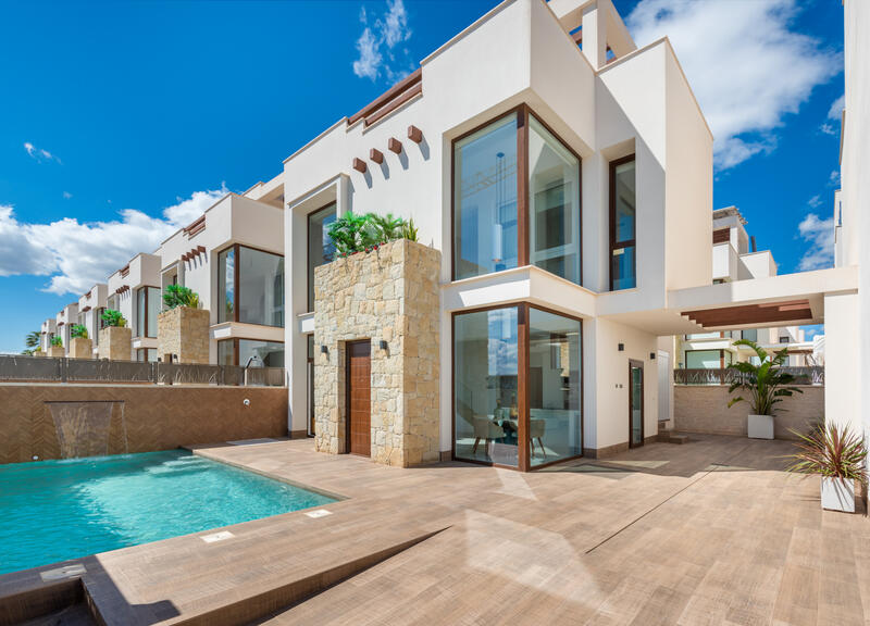 Villa til salgs i Los Montesinos, Alicante