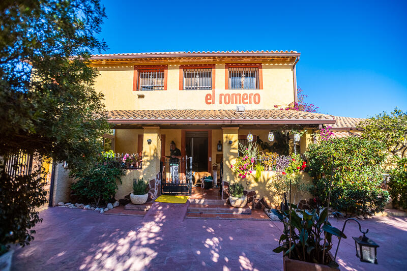 6 Cuarto Local Comercial en venta