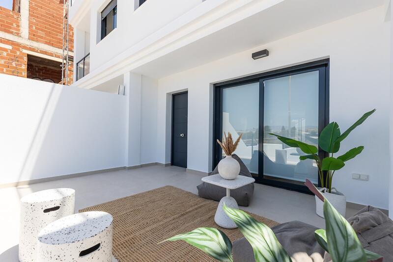 4 slaapkamer Gezinswoning Te koop