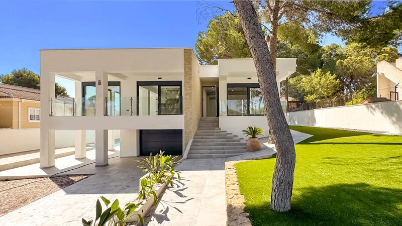 Villa Te koop in Los Balcones, Alicante