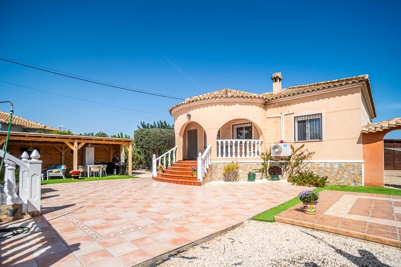 Villa for sale in Catral, Alicante