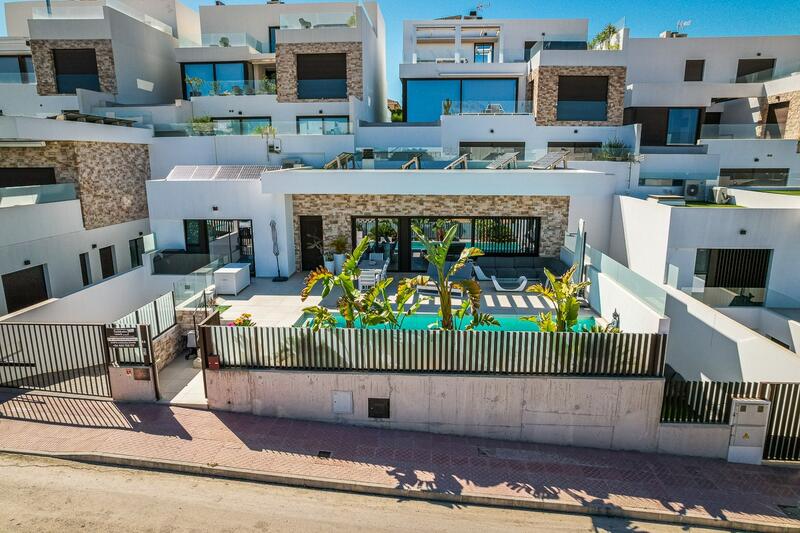 4 soverom Villa til salgs 4 soverom Villa til salgs