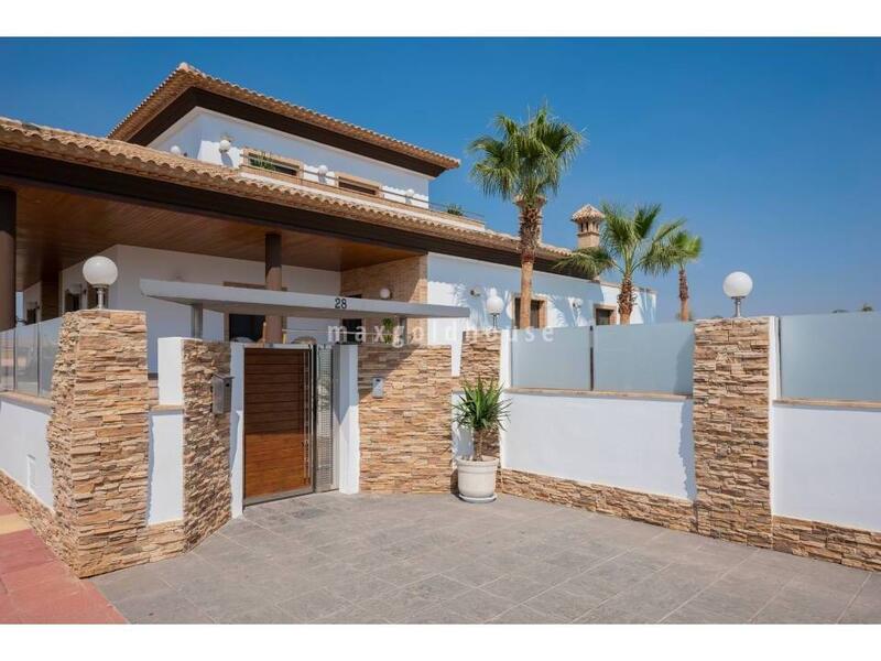 4 Cuarto Villa en venta