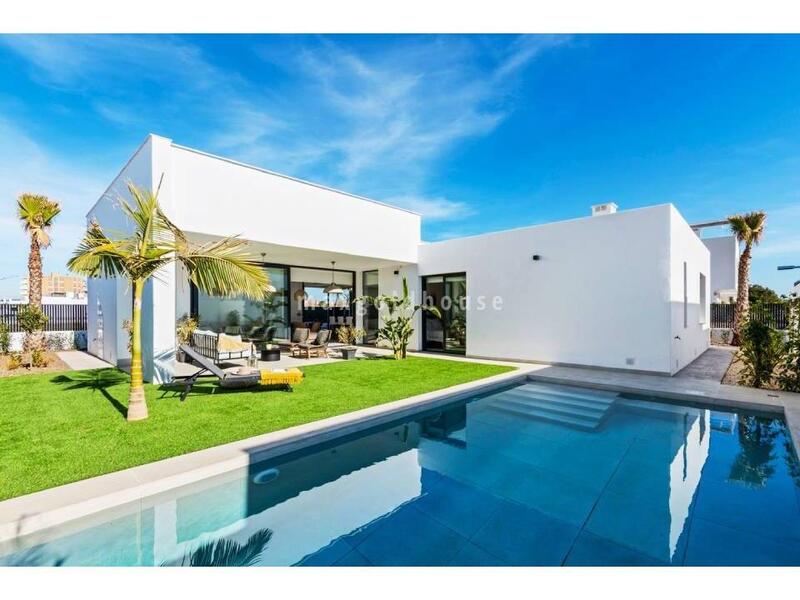 Villa Te koop in Mar de Cristal, Murcia