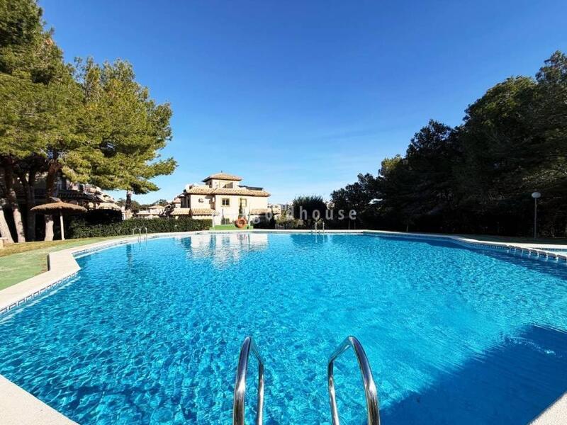 Dúplex en venta en Orihuela Costa, Alicante