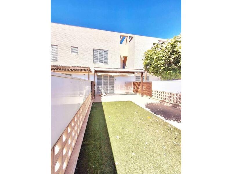 3 bedroom Townhouse for sale