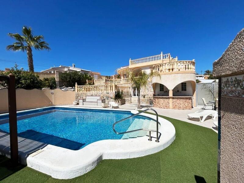 5 slaapkamer Villa Te koop 5 slaapkamer Villa Te koop