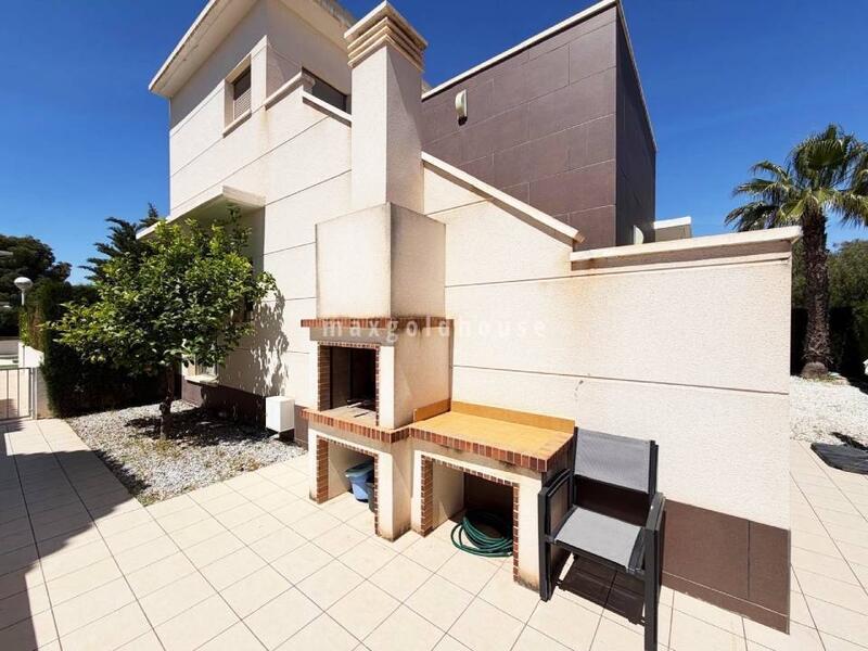 4 Cuarto Villa en venta