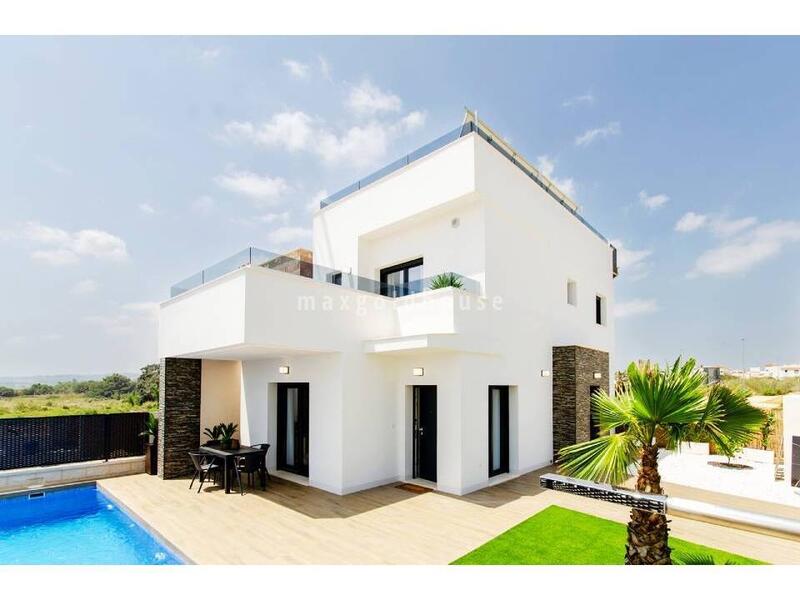 Villa til salg i Los Montesinos, Alicante