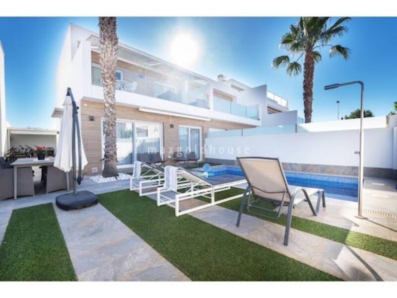 Villa en venta en San Pedro del Pinatar, Murcia