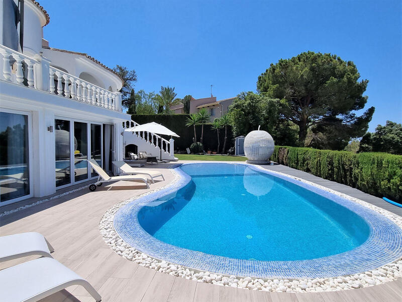 5 спальная комната вилла в Elviria