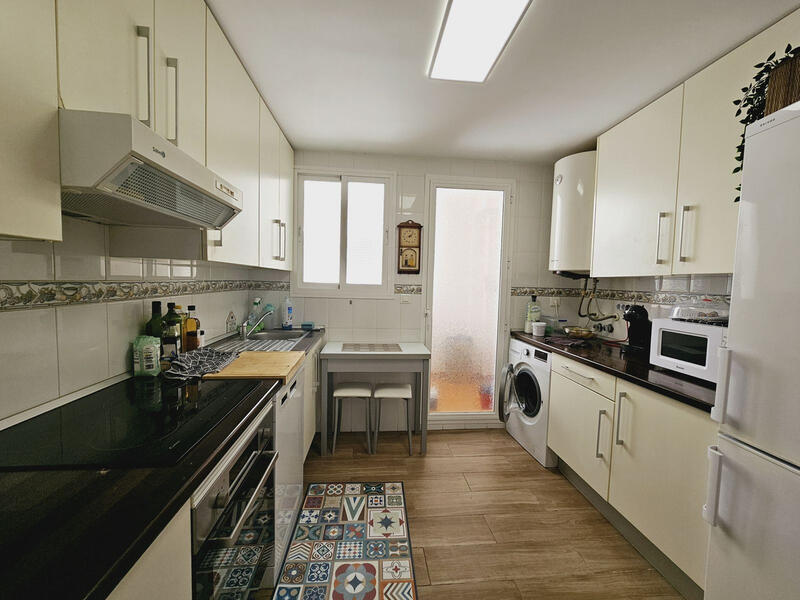 3 bedroom Apartment for Long Term Rent