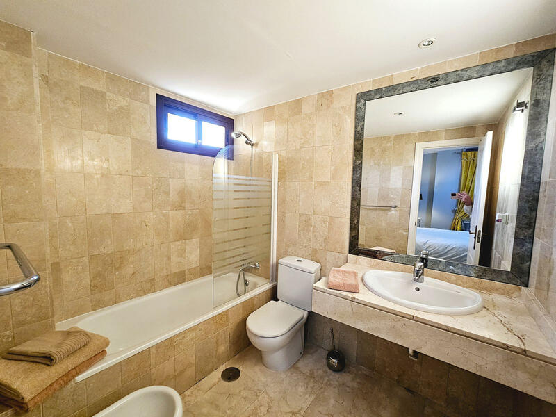 3 bedroom Apartment for Long Term Rent