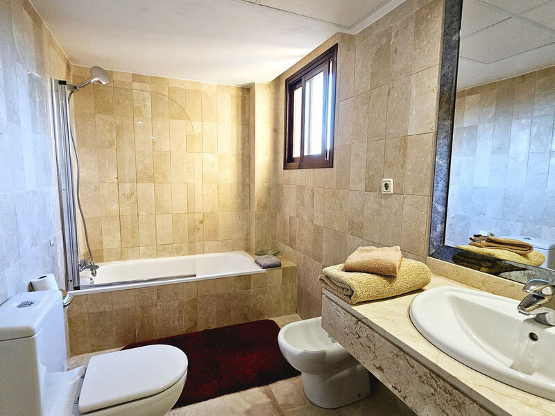 3 bedroom Apartment for Long Term Rent