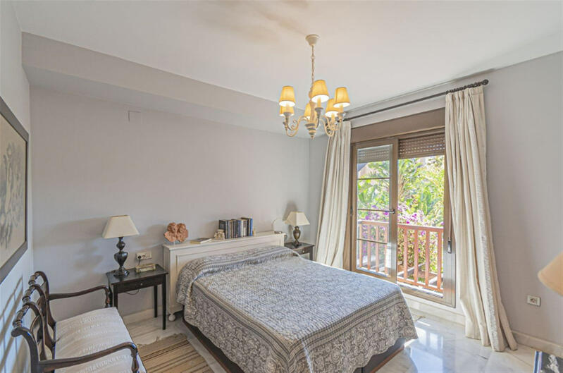 4 спальная комната квартира продается 4 спальная комната квартира продается